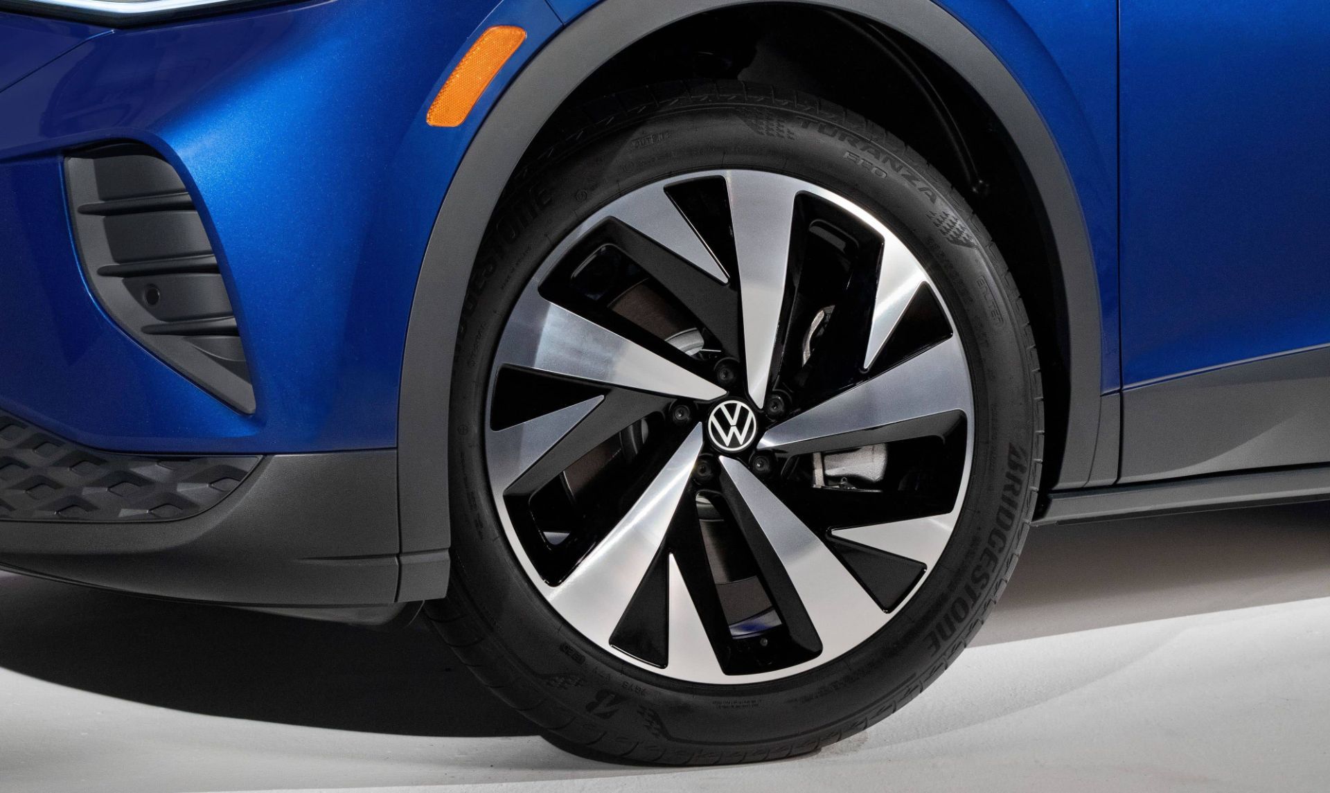 roue de 20 pouces du Volkswagen iD.4 2021 bleu