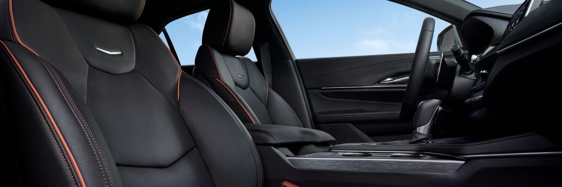 vue de l'habitacle d'une Cadillac CT4 2023