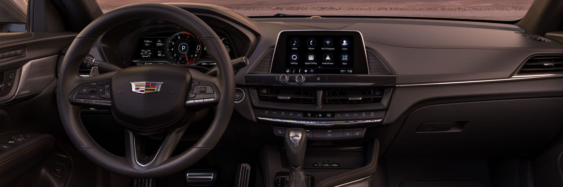 vue du tableau de bord d'une Cadillac CT4 2023