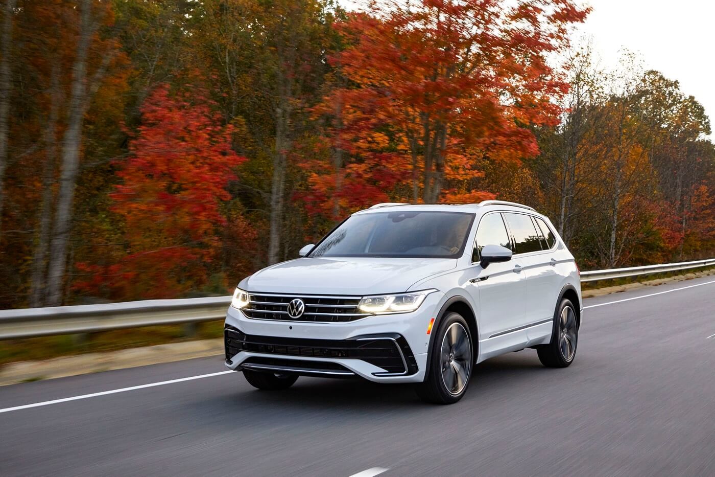 lateral front view of the 2022 Volkswagen Tiguan
