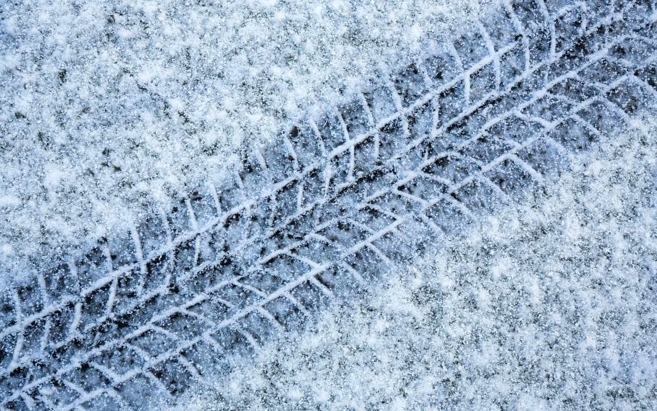 tyre tracks on snow