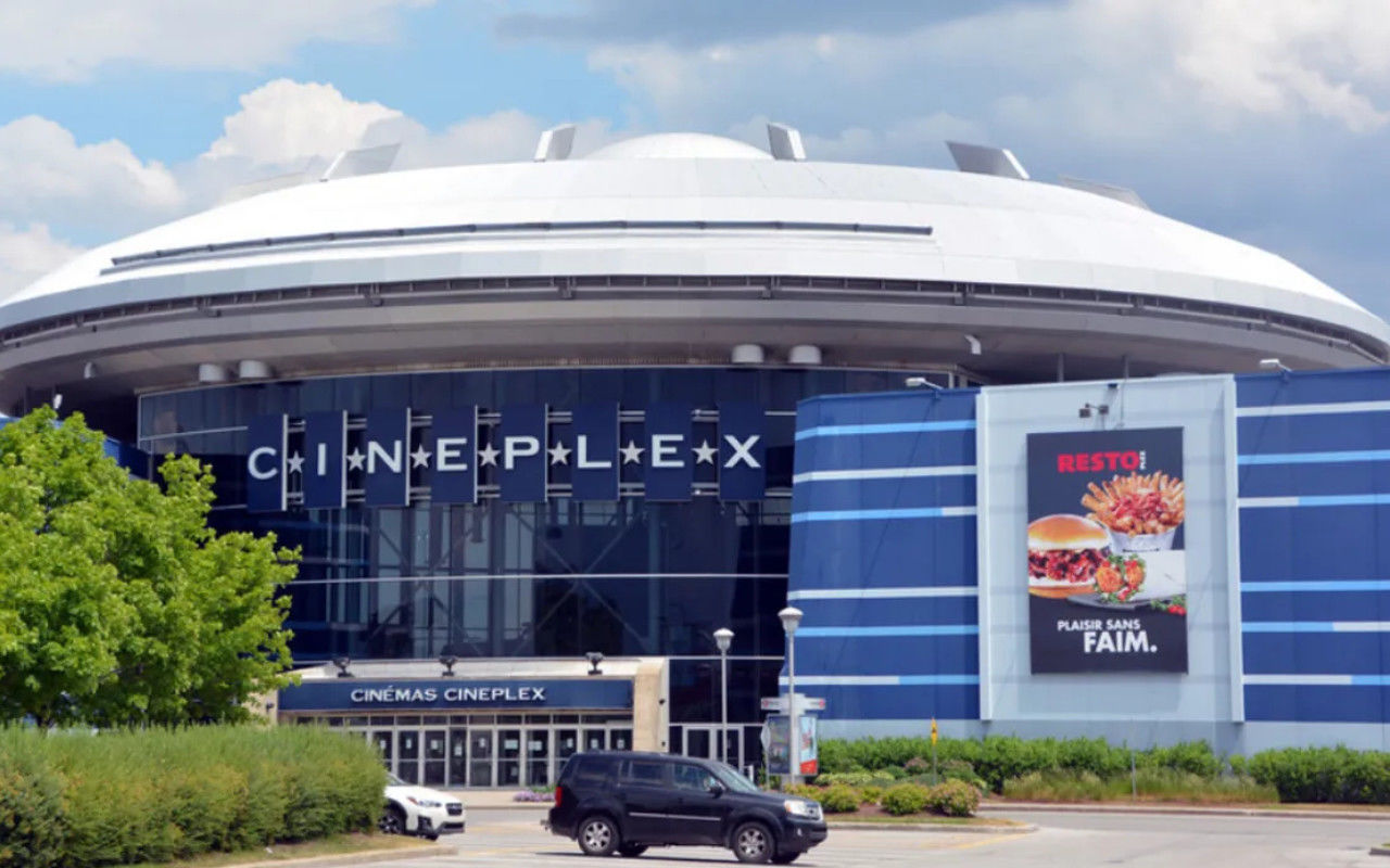 vue du complexe de cinéma Cinéplex Laval Colossus