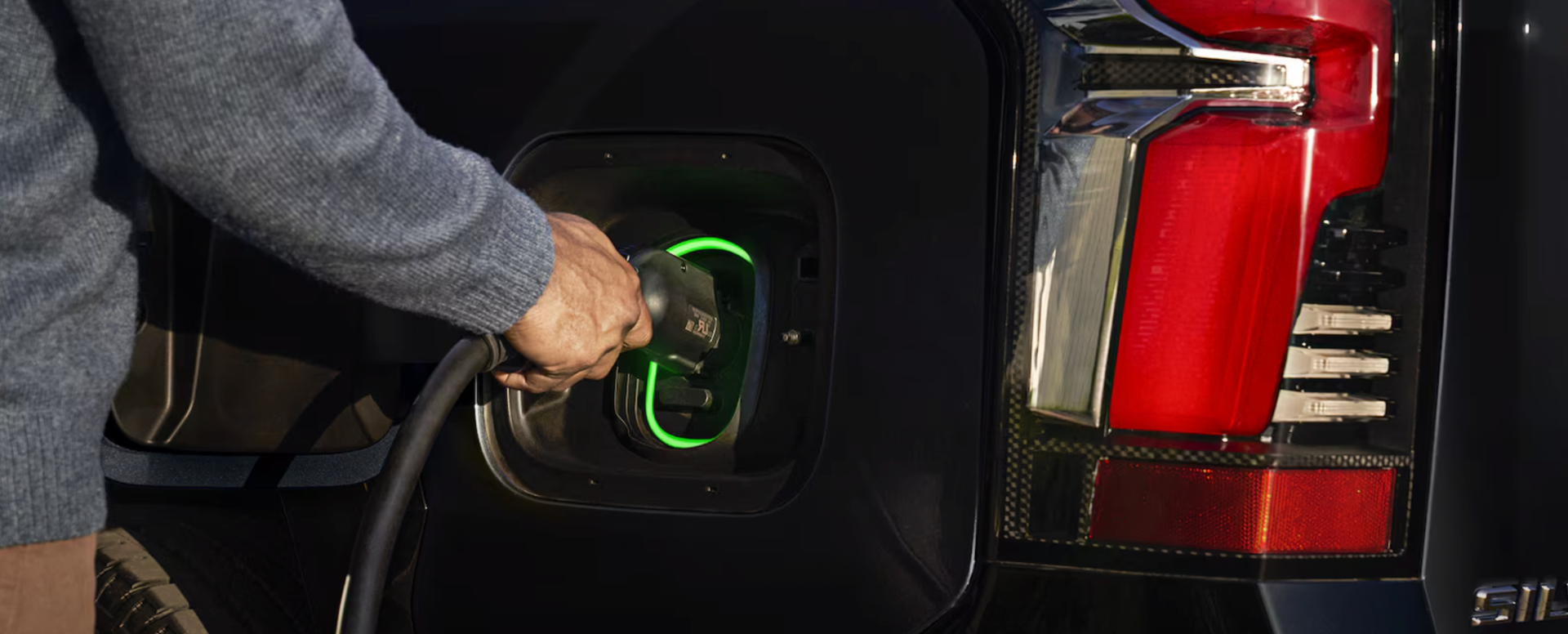 Fast home charging. Silverado fast home charging. Fast electric truck charging. Rapid charging. Public charging stations. Chevrolet electric trucks. Electric SUVs. Chevrolet electric SUVs.