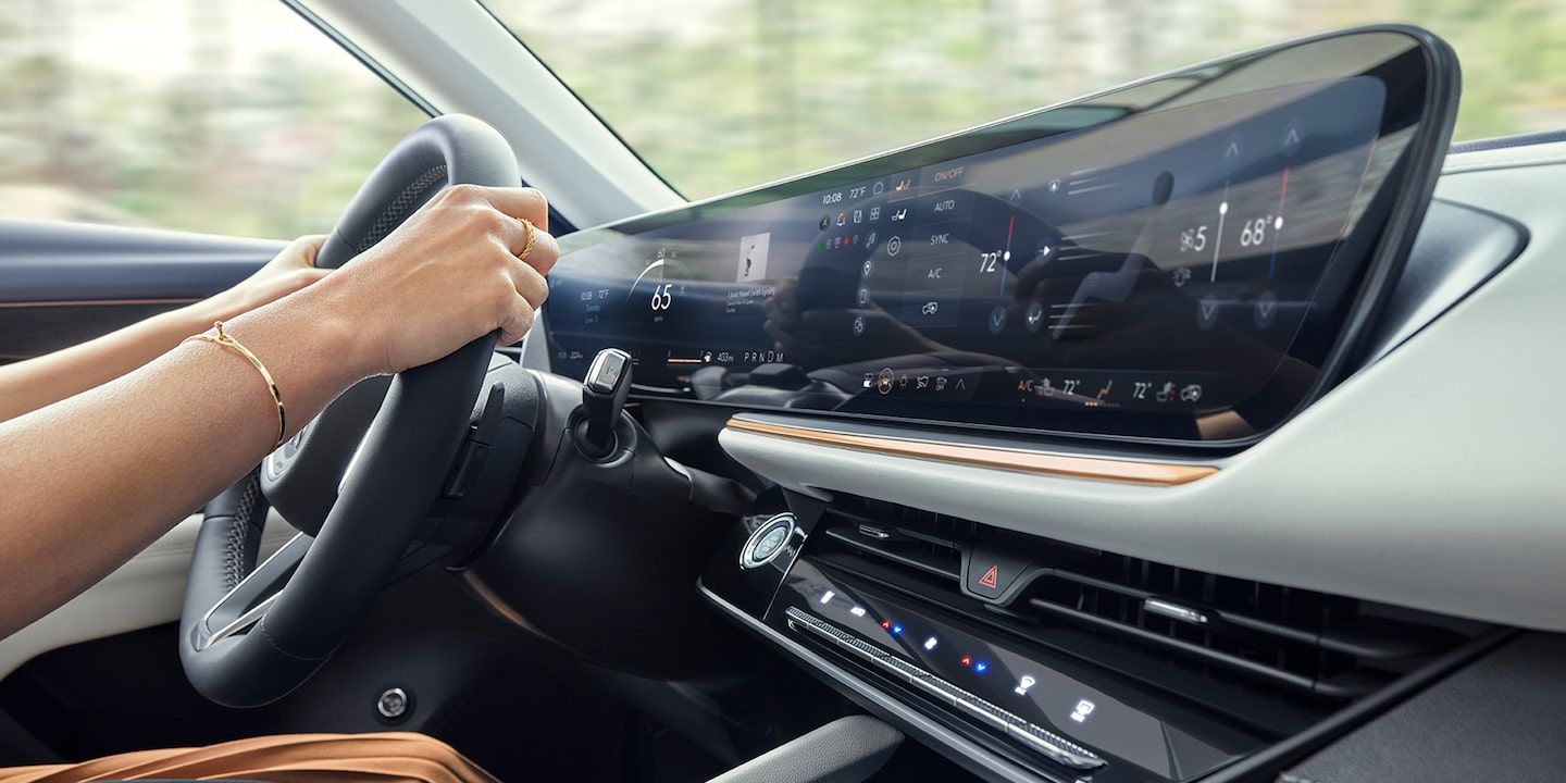 Picture of the technologies in the cabin of the 2024 Buick Envision