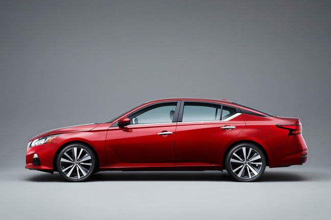nissan altima 2019 - side view