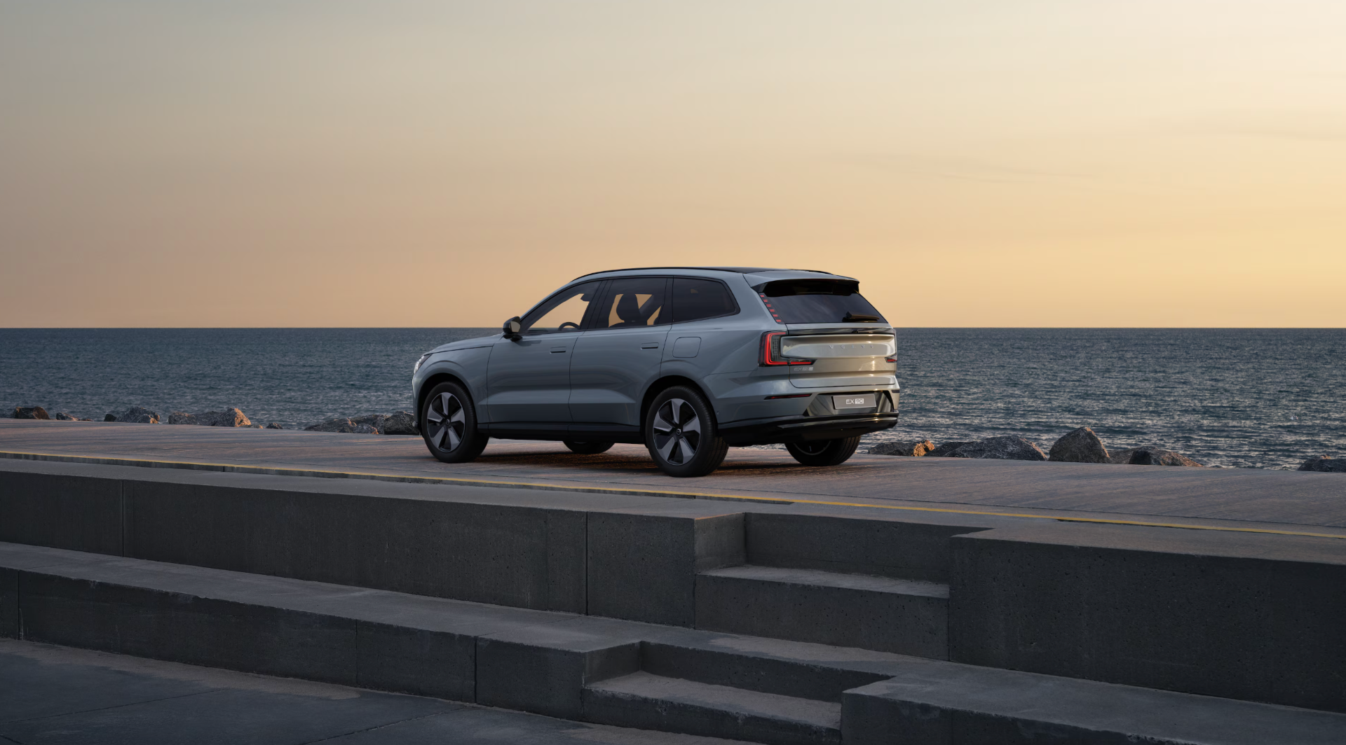 Image showing the grey Volvo EX90.