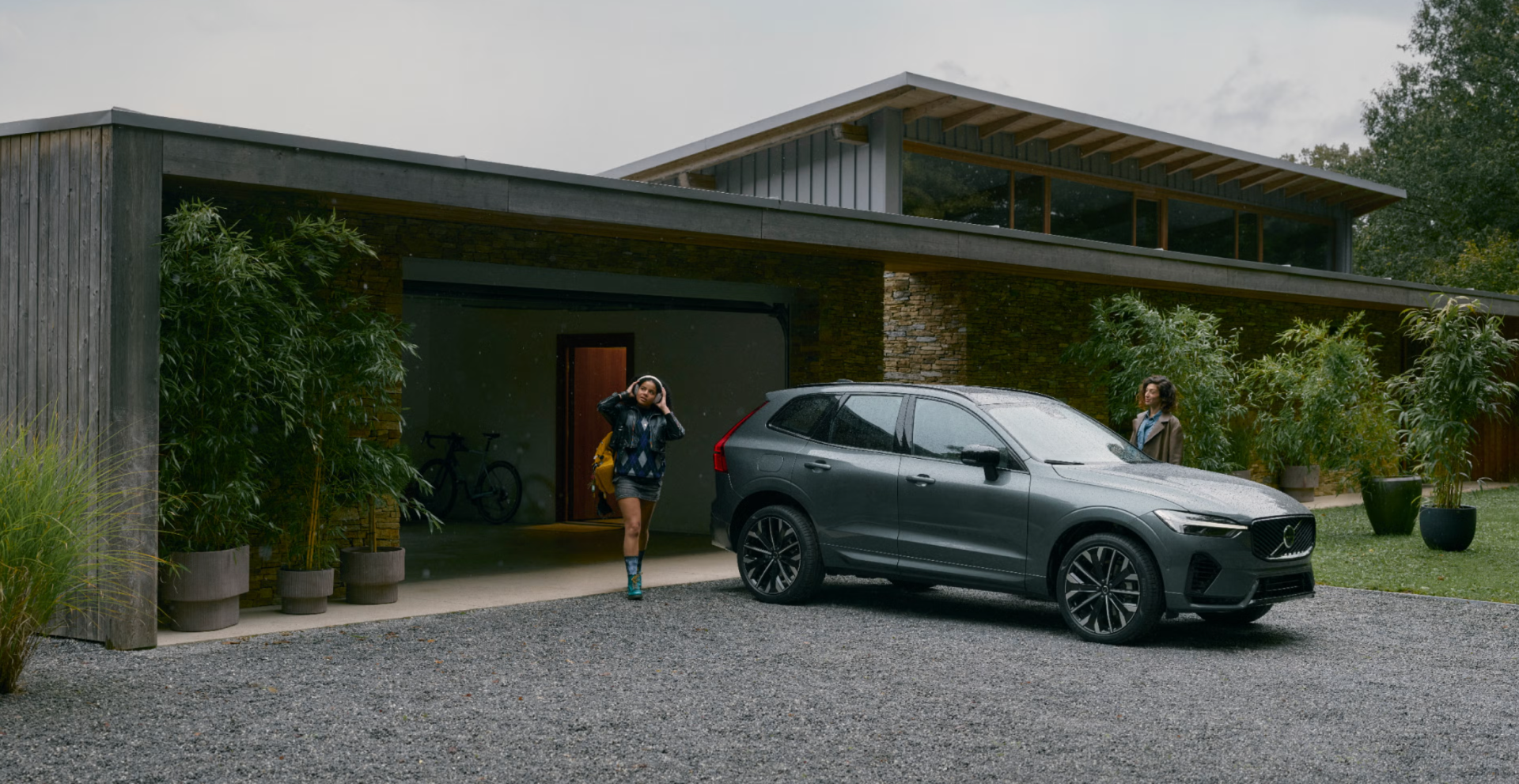 Image qui montre l'extérieur du XC60 Recharge.