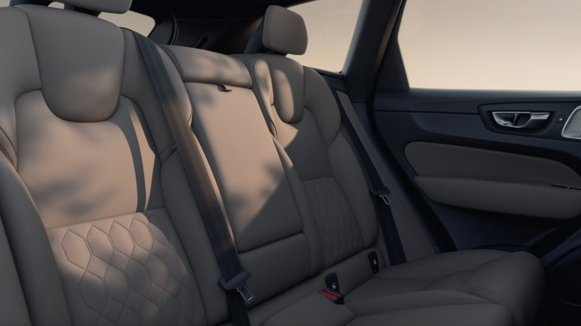 Image showing the rear seats of the XC60 Recharge.