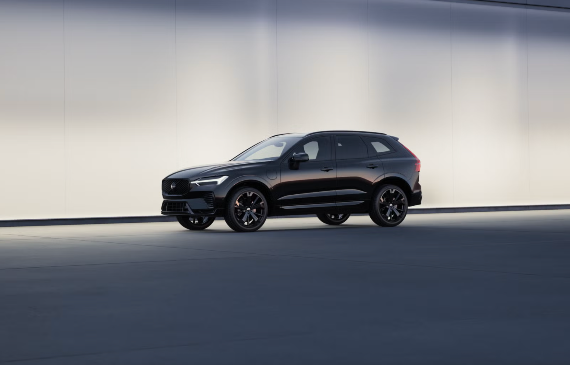 Image showing the Black Edition of the XC60 Recharge.