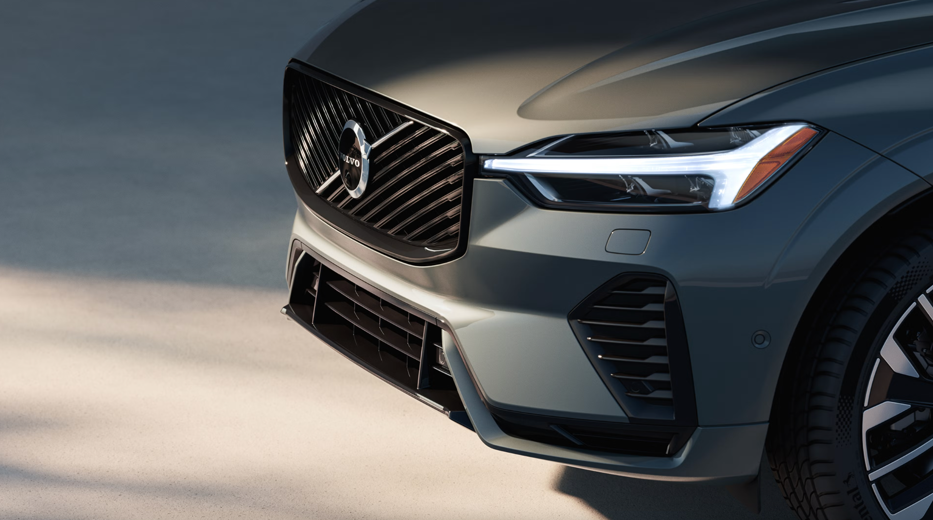 Image showing the LED headlights of the Volvo XC60 Recharge.