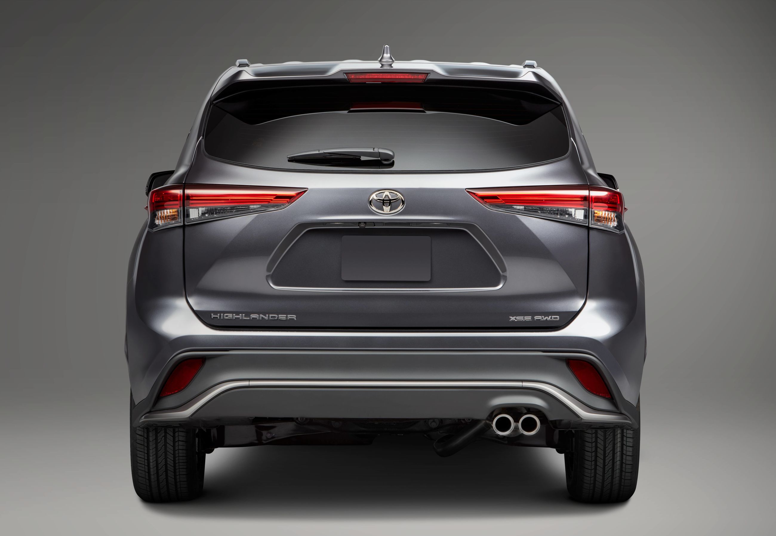 Rear of the 2021 Toyota Highlander XSE
