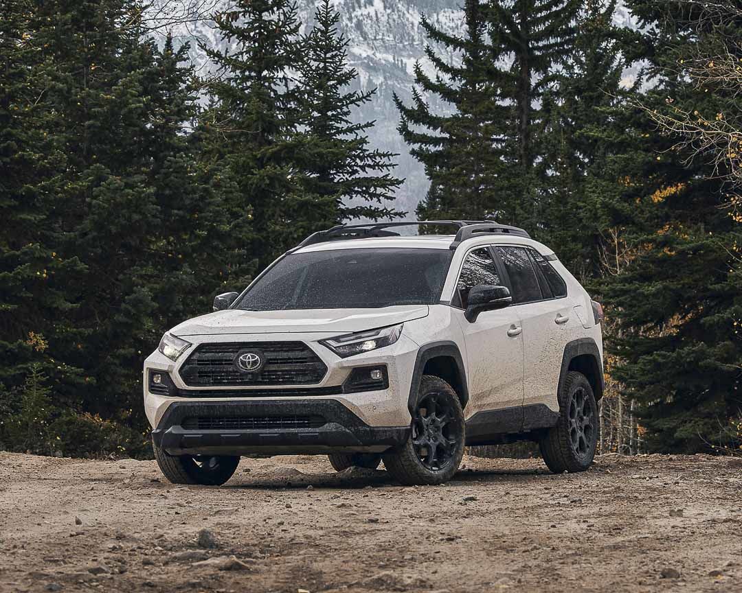 lateral front view of the 2022 Toyota RAV4