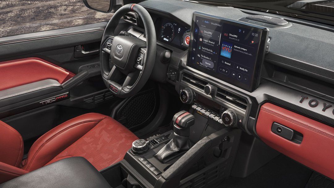 vue de l'habitacle et du tableau de bord d'une Toyota Tacoma 2024