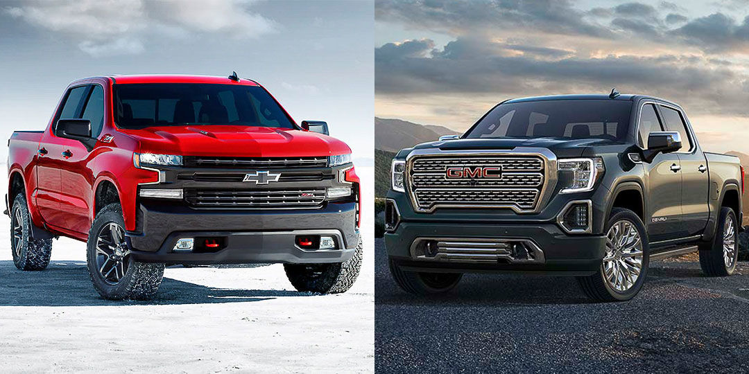comparatif entre le Chevrolet Silverado 2021 (gauche) et le GMC Sierra 2021 (droite)