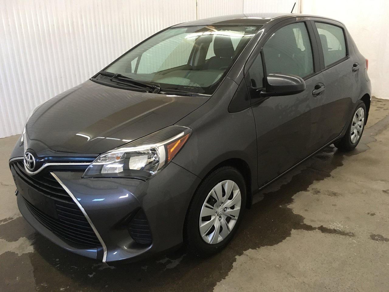 Toyota Yaris 2016 LE A/C Hatchback