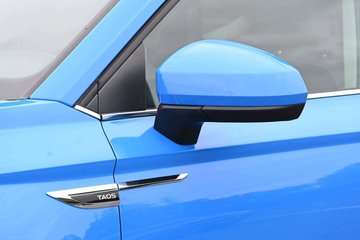 Zoom on the image #3