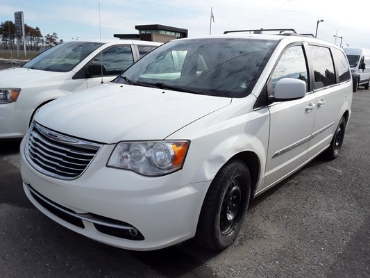 Used 2013 Chrysler Town Country Touring In Laurier Station