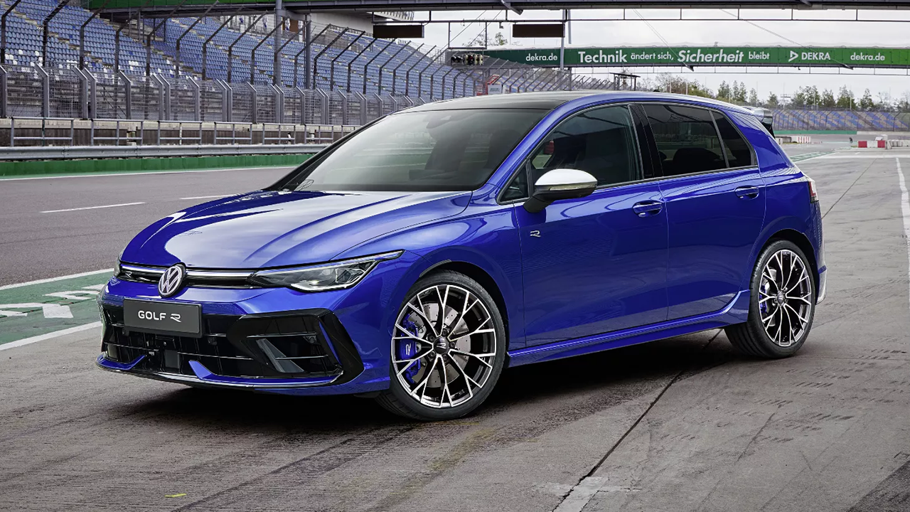 Vue 3/4 avant et latérale de la Golf R 2025 sur circuit de course