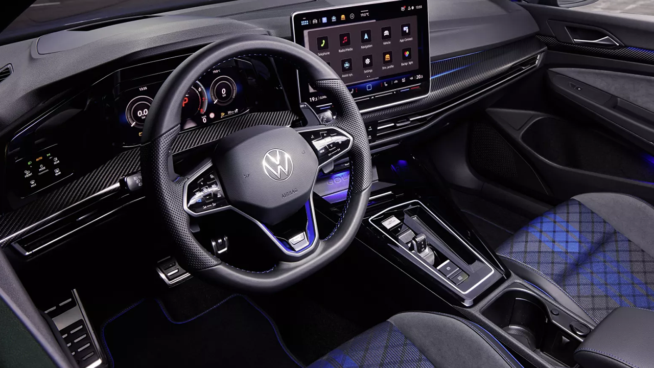 Vue intérieur de la Golf R 2025 et de son tableau de bord