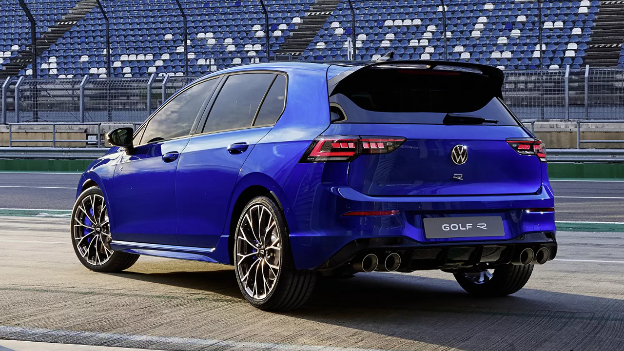 Vue arrière de la Golf R 2025 sur circuit