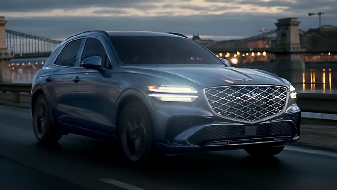 Vue 3/4 avant du Genesis GV70 2025