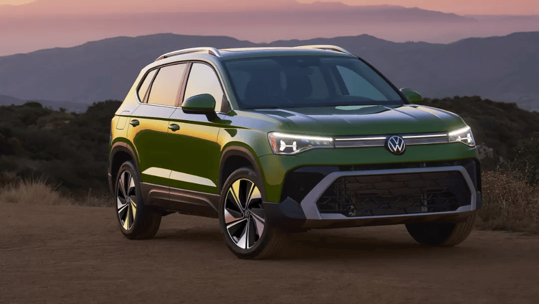 Vue 3/4 avant du Volkswagen Taos 2025