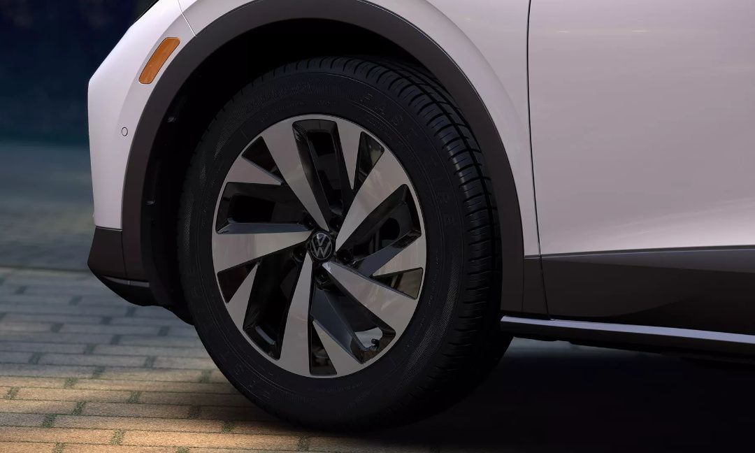 vue rapprochée de la roue d'une Volkswagen ID.4 Pro. 2025