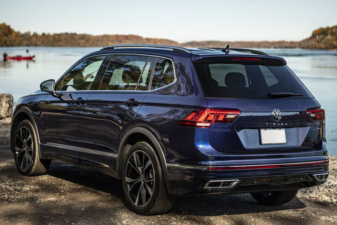 Rear view of the Volkswagen Tiguan 2024 at a lakeside stop