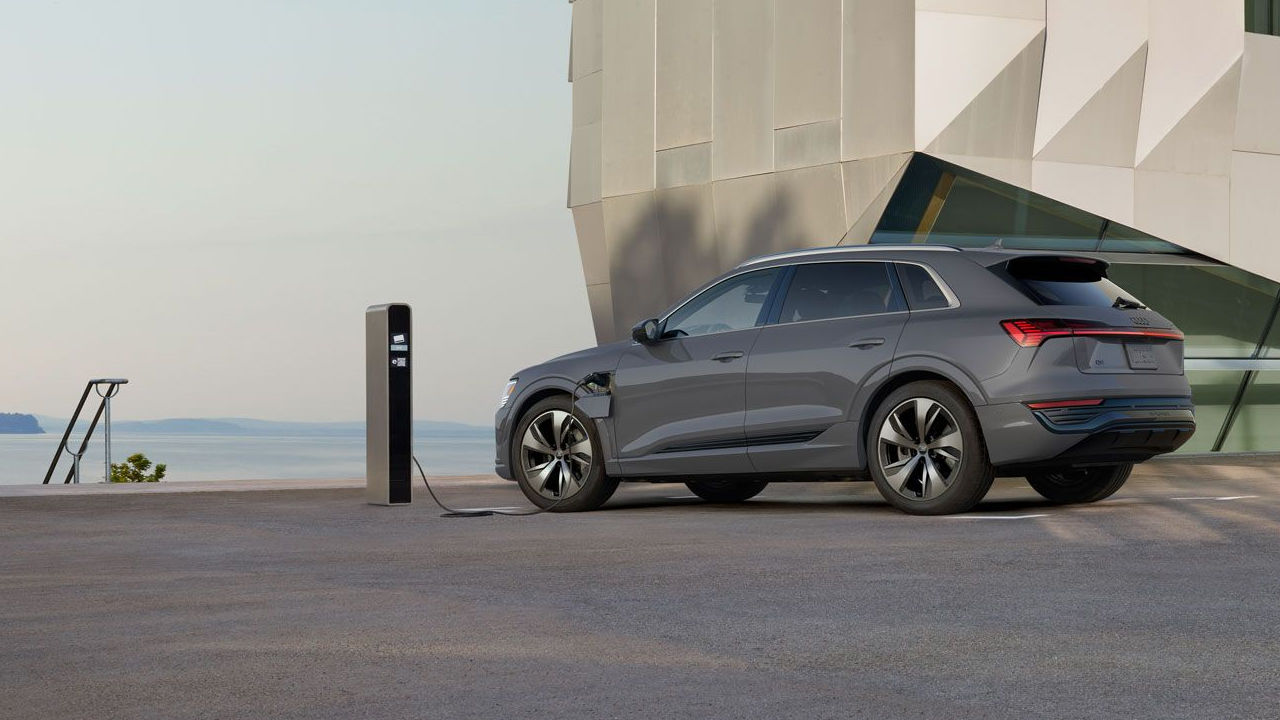Side view of the Audi Q8 e-tron in a bollard parking area