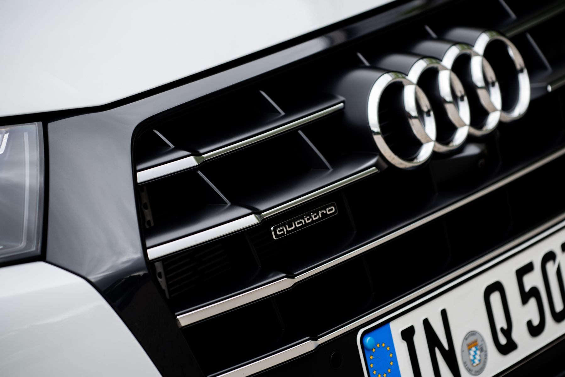 Grille et logo du Audi Q5 TSFI e 2019