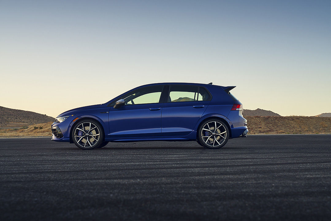 side view of the 2022 Volkswagen Golf R