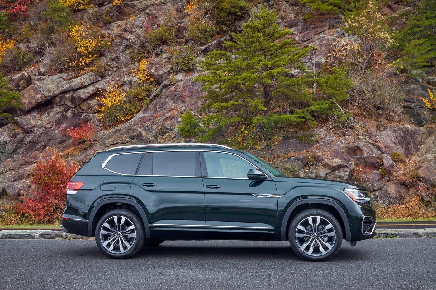 lateral view of the 2022 Volkswagen Atlas
