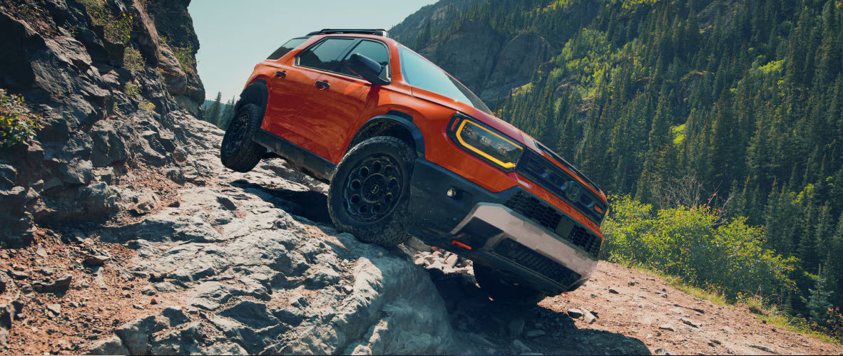 vue larétale avant d'une Honda Passport 2025 dans les montagnes