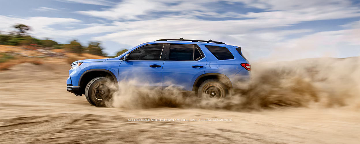 vue latérale d'une Honda Pilot 2025 dans le désert