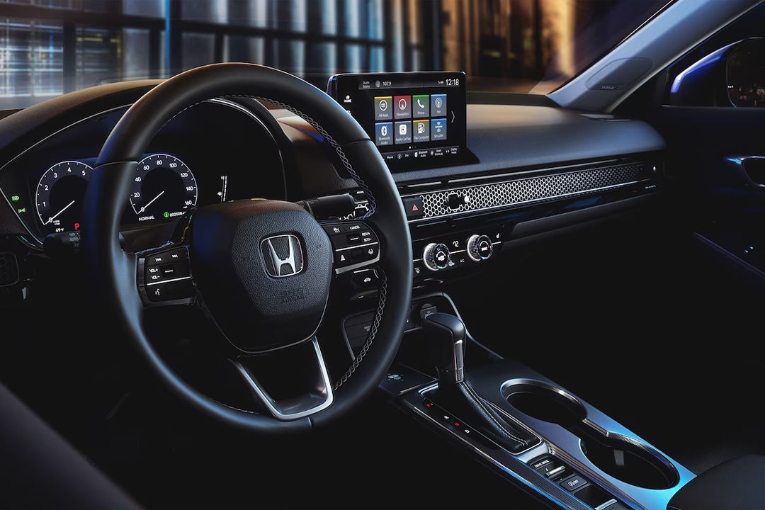Vue de l'intérieur du Honda Civic 2024 et de son tableau de bord