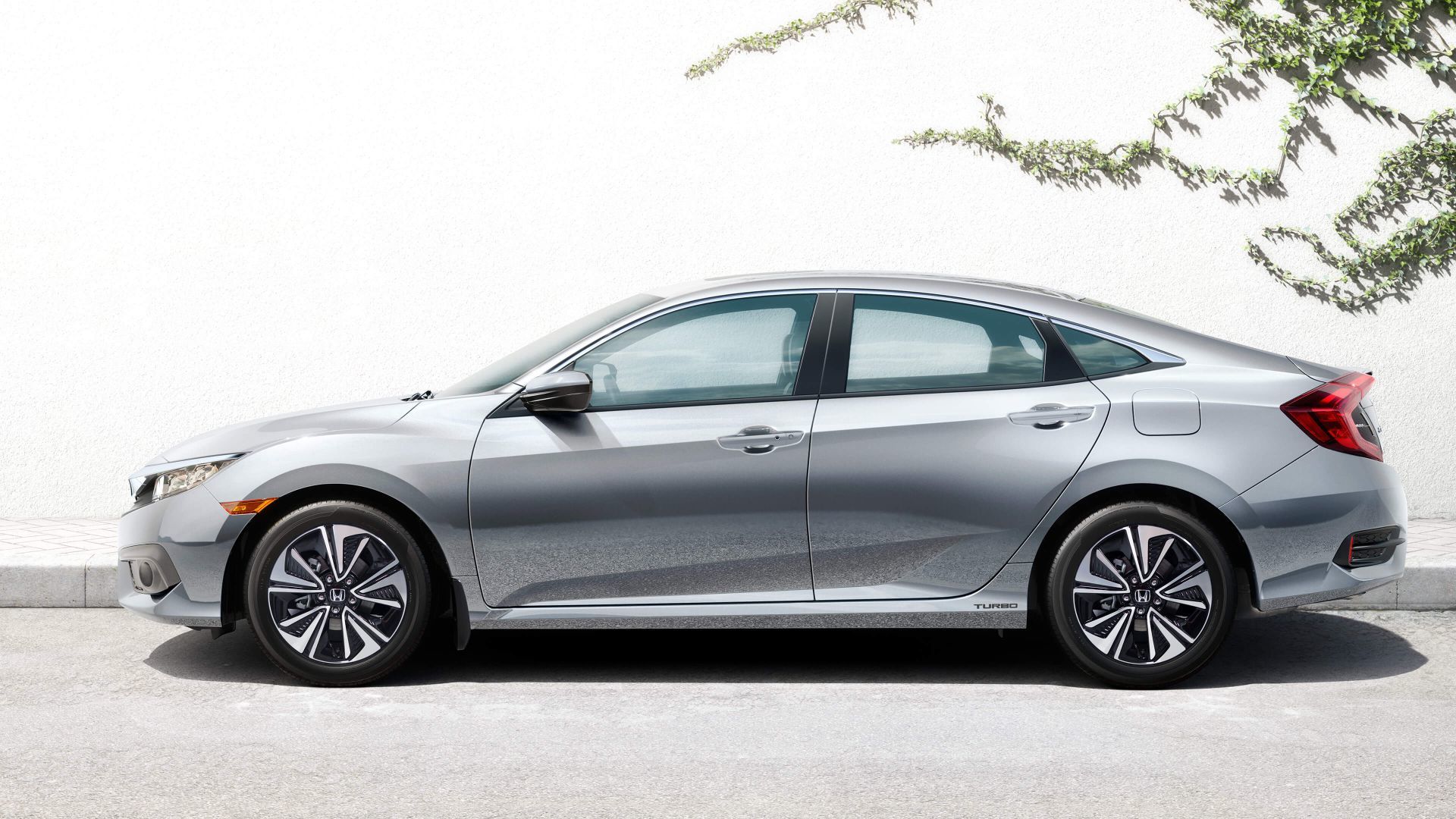 Side view of the 2018 Civic
