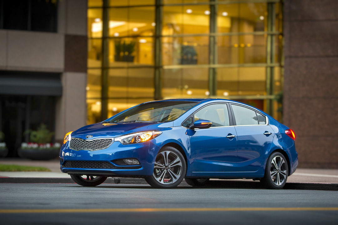 three quarter front view of the 2014 Kia Forte