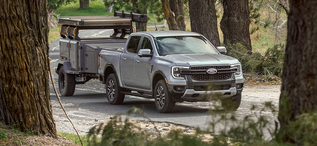 Vue 3/4 avant et latérale du Ford Ranger 2024 avec chargement lour