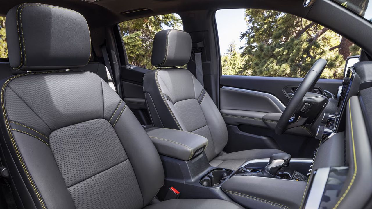 Vue int&eacute;rieur du Chevrolet Colorado 2026 et de ses si&egrave;ges en cuir