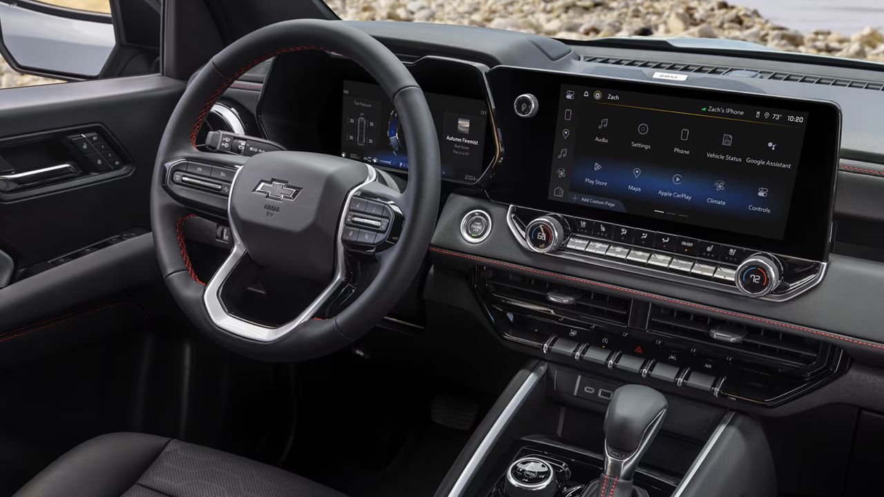 Vue int&eacute;rieur du Chevrolet Colorado 2026 de son tableau de bord avec son &eacute;cran tactile