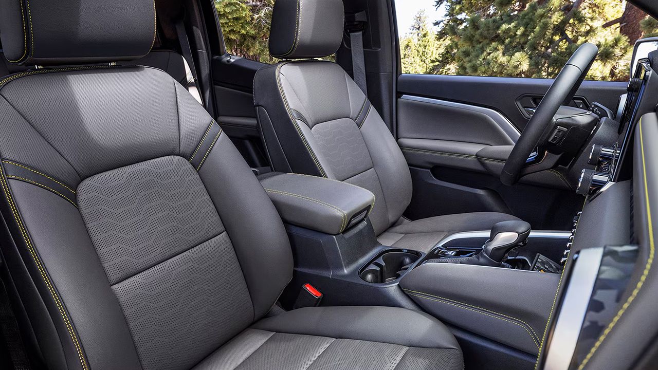 Vue int&eacute;rieur du Chevrolet Colorado 2026 et de ses si&egrave;ges chauffants