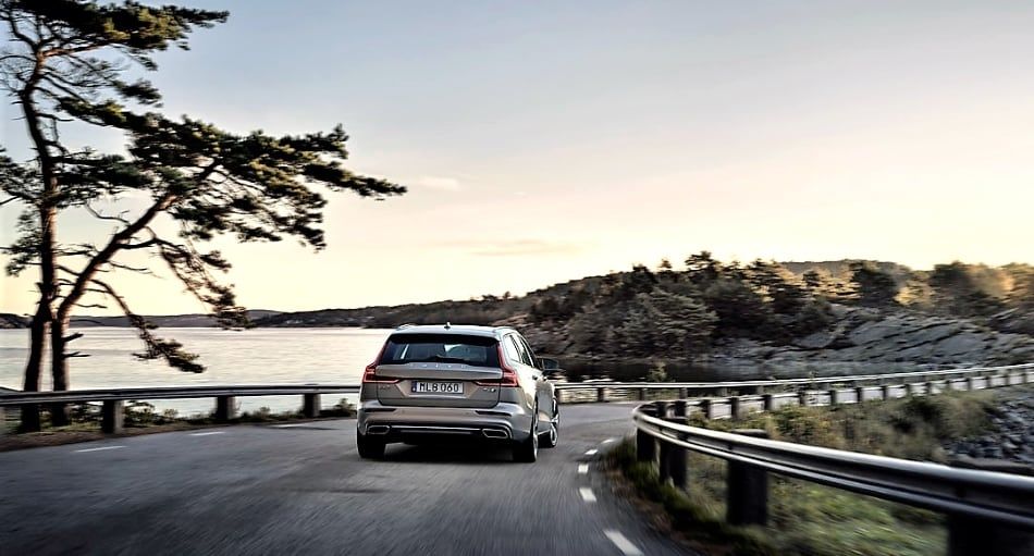 2019 Volvo V60 - driving on highway