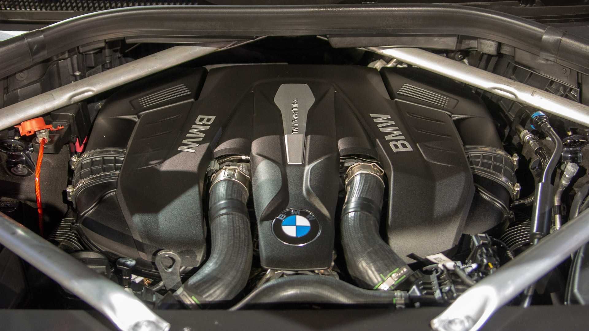 2019 BMW X7 engine