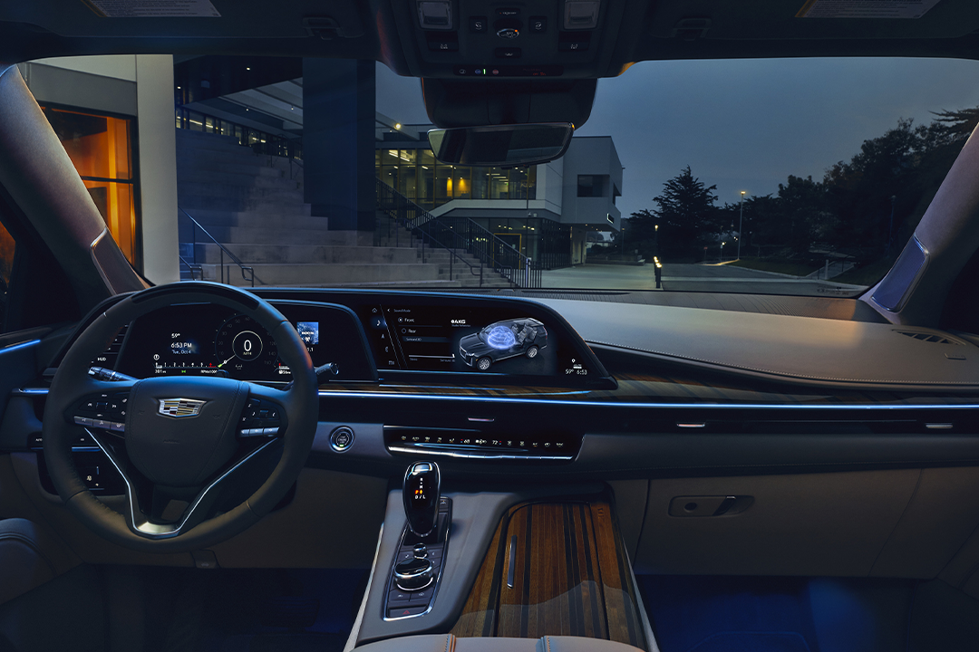 Interior view of the Cadillac Escalade 2024 and its dashboard