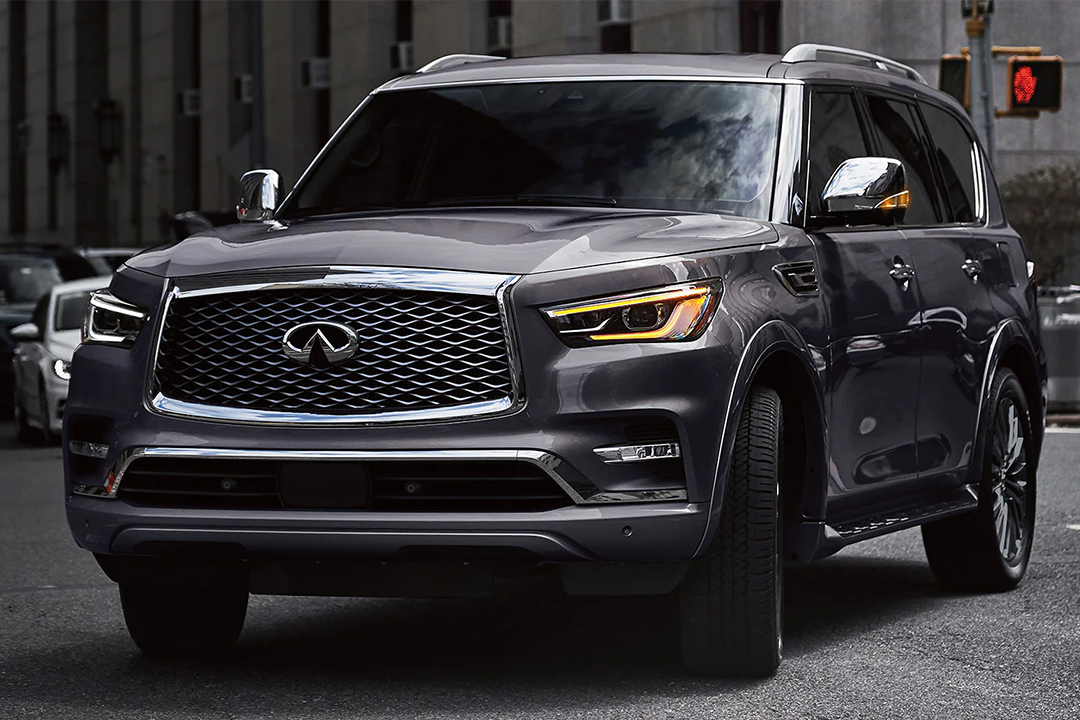 Front view of the Infiniti QX80 2024 on the road at an intersection