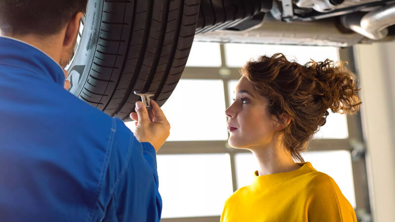 Nos techniciens vérifient la qualité de vos pneus avant de les remplacer, pour déceler une 