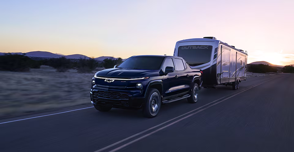 high towing capacity. robust towing capability. towing performance. load capacity. Chevrolet Silverado EV 2024 towing capacity. powerful towing. electric towing capacity. heavy trailer. maximum towing. optimal towing capacity.