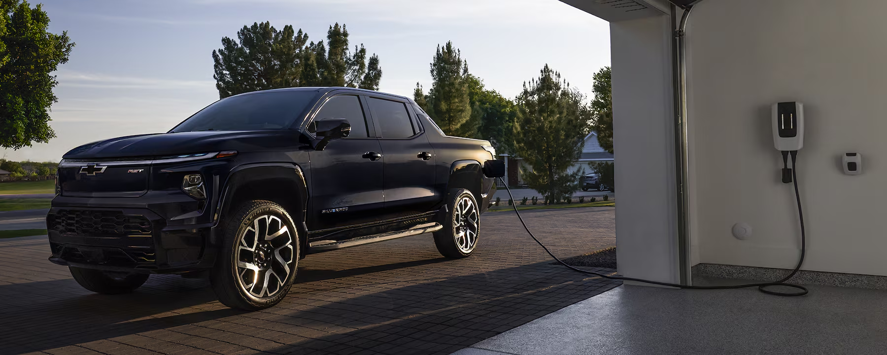 temps de recharge rapide. recharge électrique rapide. durée de recharge. temps de charge. recharge rapide véhicule électrique. recharge batterie rapide. temps pour recharger véhicule électrique. recharge rapide Chevrolet Silverado EV 2024.