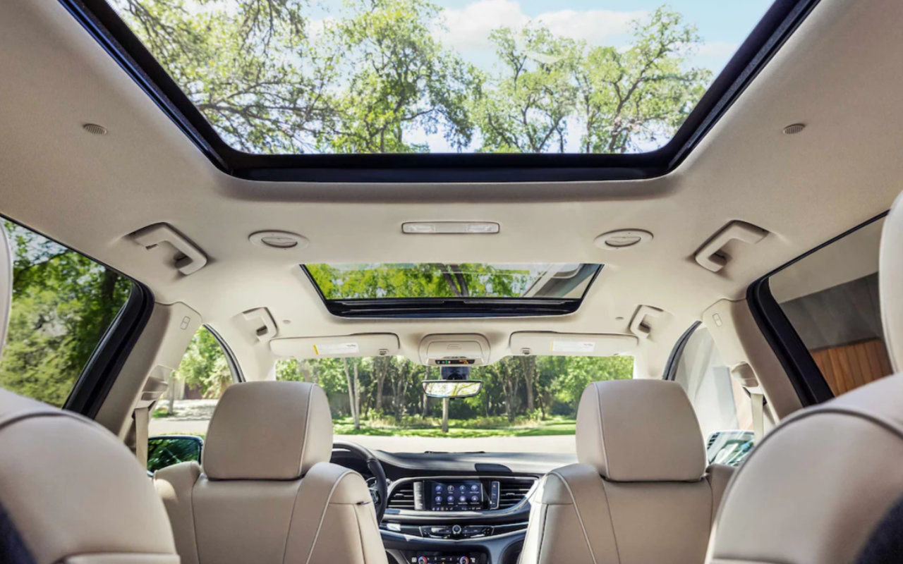 vue de l'habitacle d'une Buick Enclave 2023