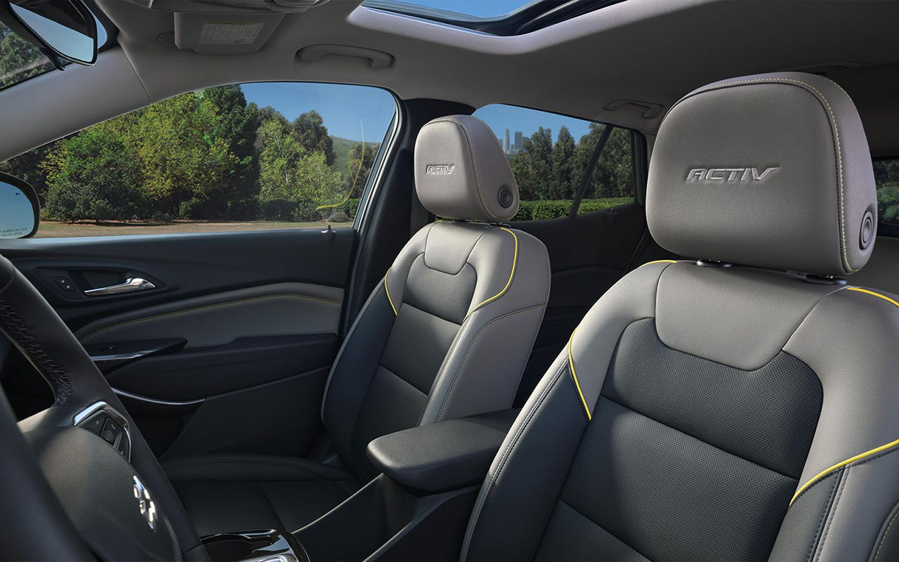 Vue de l'intérieur du Chevrolet Trax 2024 et de son habitacle spacieux